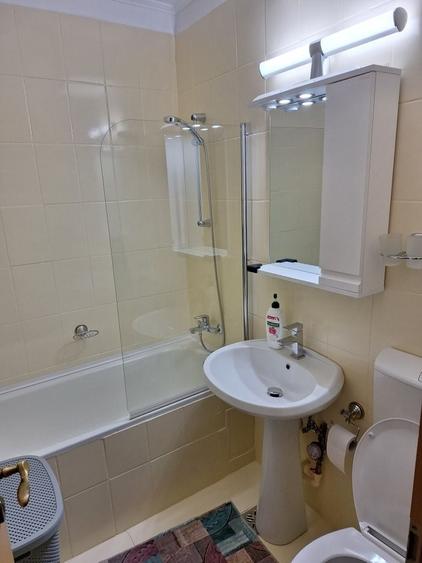 Apartament cu 3 camere semidecomandat în Cetate