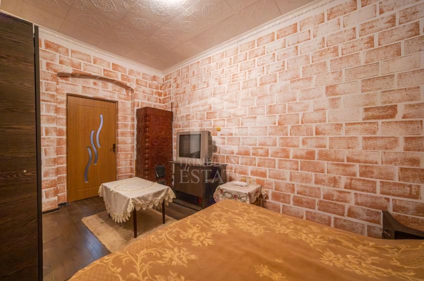 Apartament cu 3 camere semidecomandat, mobilat în Dâmbovița