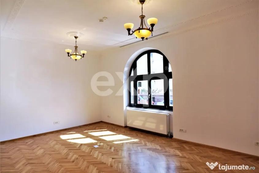 Casă cu 5 camere cu Teren 250 Mp în Romană