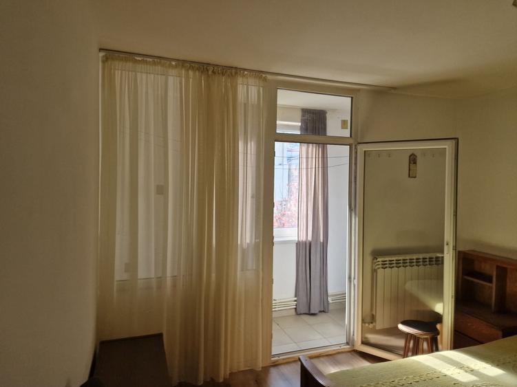 Apartament cu 2 camere semidecomandat în Mărăței