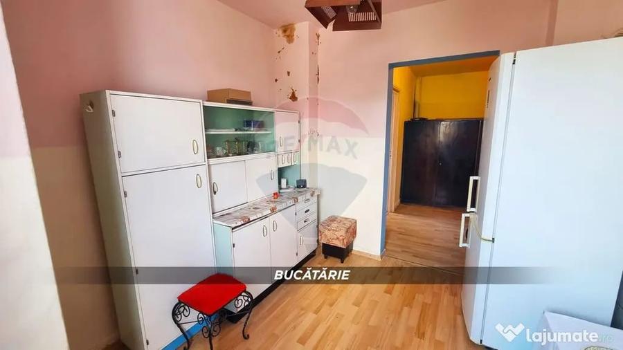 Apartament cu 3 camere semidecomandat în Central