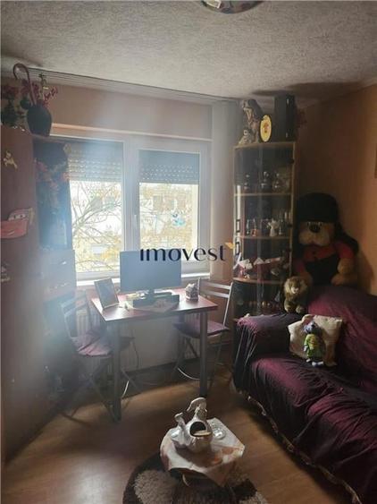 Apartament cu 4 camere decomandat în Micro 16