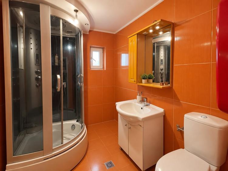 Apartament cu 3 camere decomandat în Ampoi 3