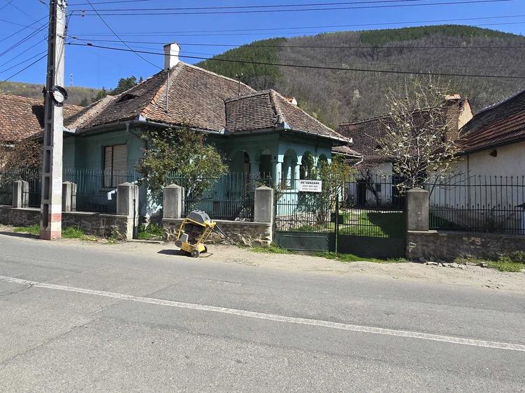 Casă cu 4 camere în Galeș