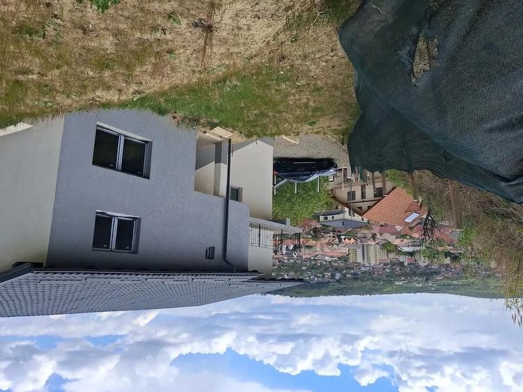 Casă cu 3 camere cu Teren 4 Mp în Central
