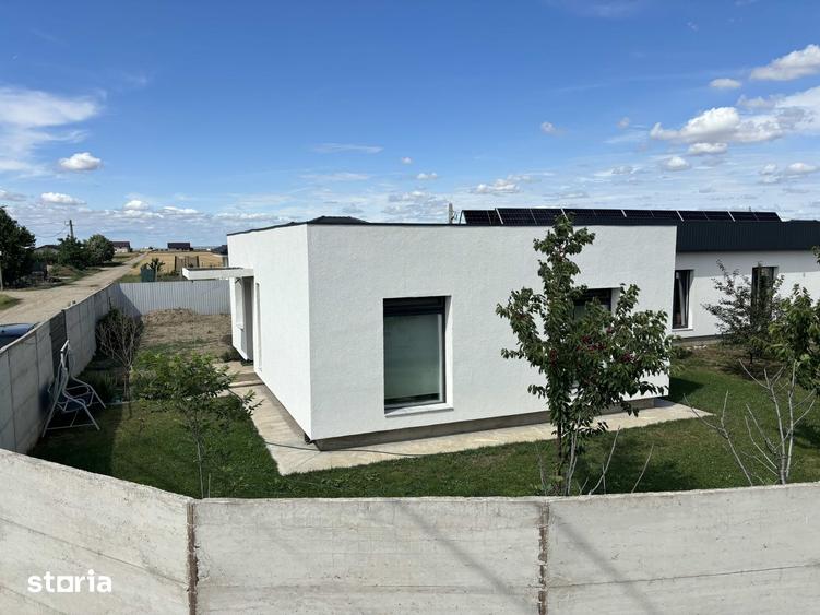 Casă cu 8 camere cu Teren 744 Mp în Nojorid