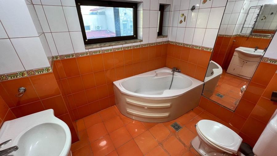 Casă individuală cu 10 camere cu Piscina în Pipera