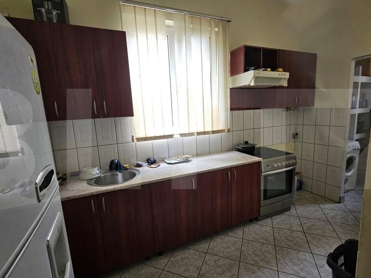 Casă individuală cu 12 camere cu Canalizare în Ultracentral