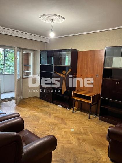 Apartament cu 3 camere decomandat în Podul de Fier