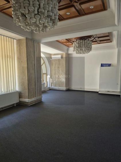 Spațiu comercial, de 625 mp, în Unirii