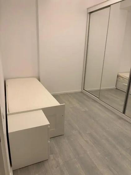 Apartament cu 3 camere semidecomandat, mobilat în Central