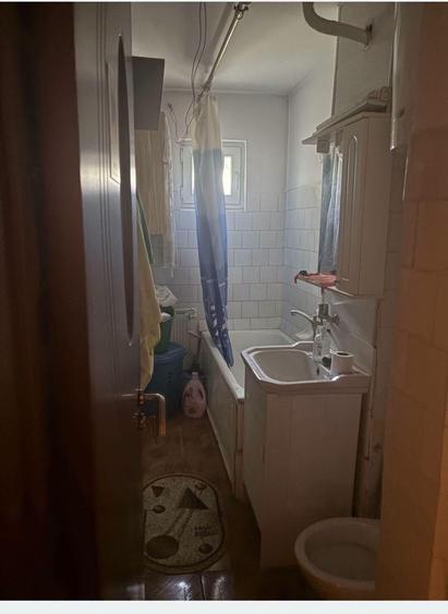 Apartament cu 3 camere semidecomandat în George Enescu