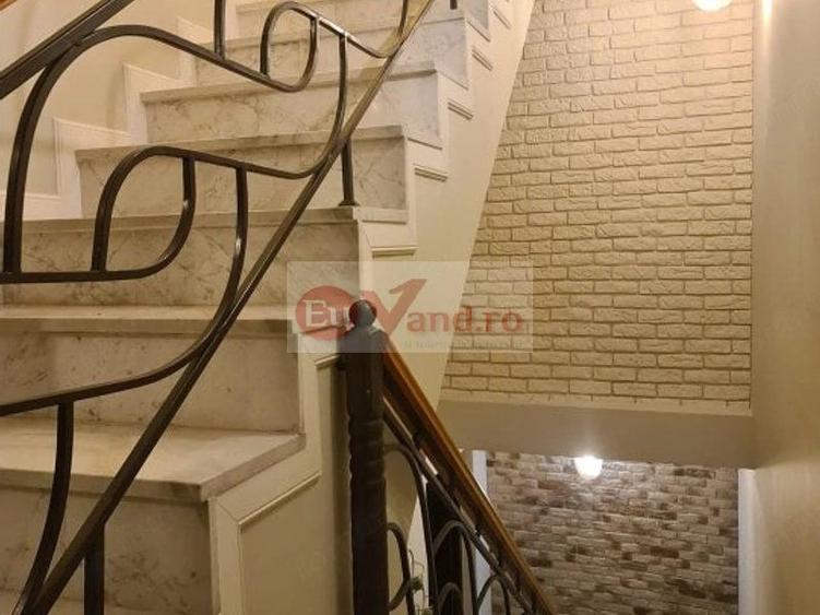 Casă cu 7 camere cu Teren 300 Mp în Faleză