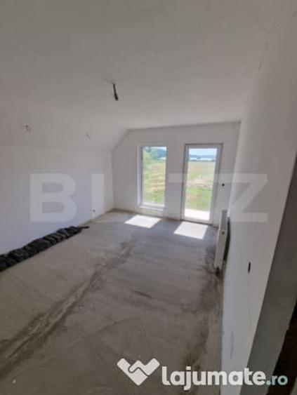 Casă cu 4 camere cu Teren 5600 Mp în Central