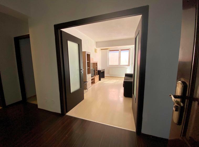 Apartament cu 2 camere decomandat în Nicolina