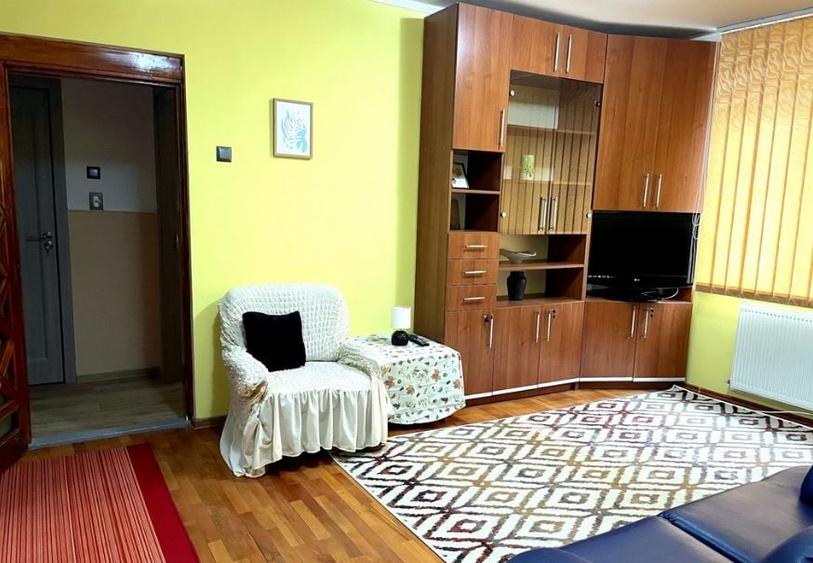Apartament cu 3 camere decomandat, mobilat în Vatra Luminoasă