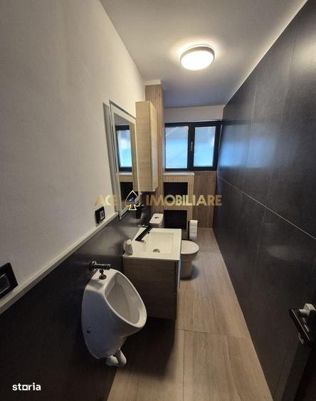 Casă cu 4 camere în Tineretului