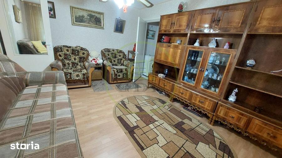 Apartament cu 2 camere semidecomandat, mobilat în Craiovița Nouă