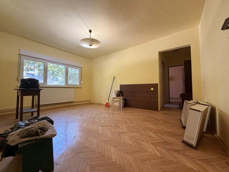 Apartament cu 3 camere semidecomandat în Circumvalațiunii