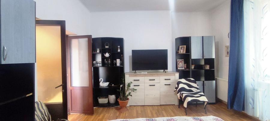 Apartament cu 3 camere decomandat în Craiter