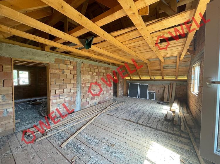 Casă cu 5 camere cu Teren 4499 Mp în Vâlcele