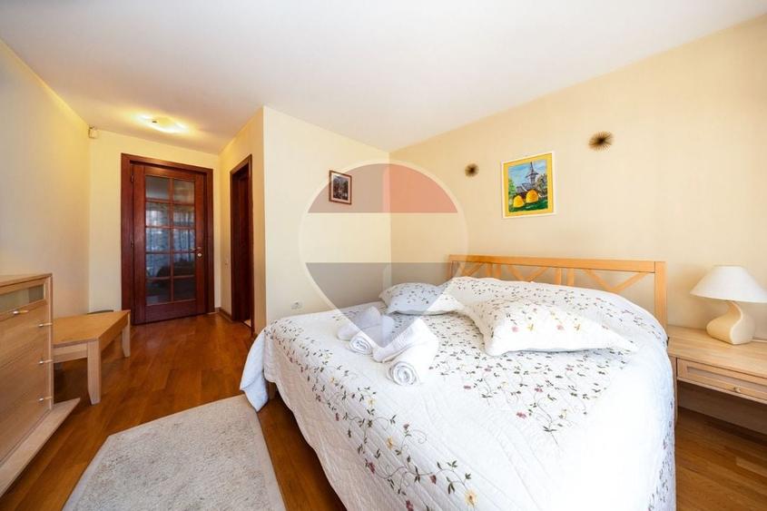 Casă individuală cu 11 camere cu Teren 1300 Mp în Schei