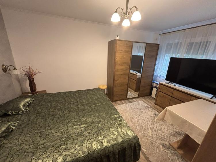 Apartament cu 2 camere semidecomandat în Podu Roș