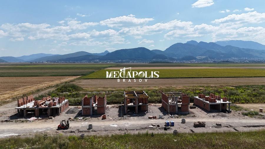 Duplex cu 4 camere cu Canalizare în Central