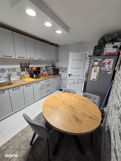 Apartament cu 4 camere decomandat în Ciurea