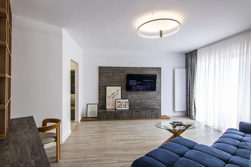 Apartament cu 2 camere decomandat, mobilat în Central