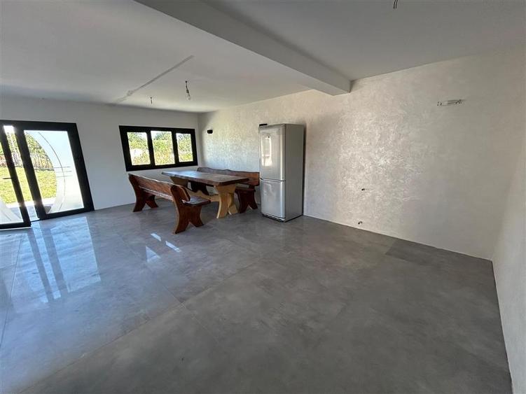 Casă individuală cu 4 camere cu Teren 2389 Mp în Biliești