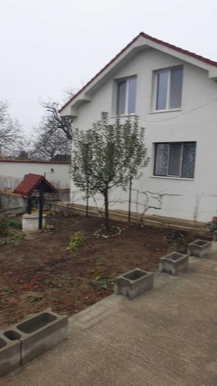 Casă cu 2 camere cu Teren 400 Mp în Central