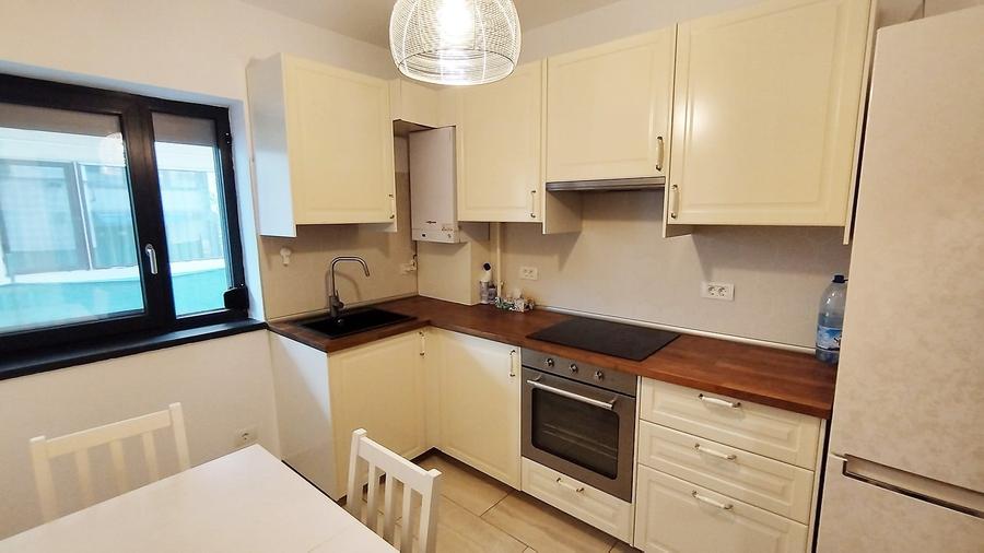 Apartament cu 3 camere decomandat în Tineretului