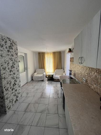Casă cu 3 camere în Sărățeni