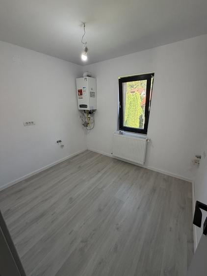Apartament cu 4 camere decomandat în Poiana