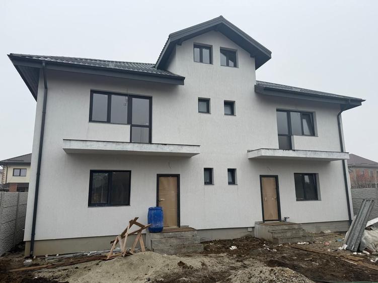 Duplex cu 3 camere cu Canalizare în Central