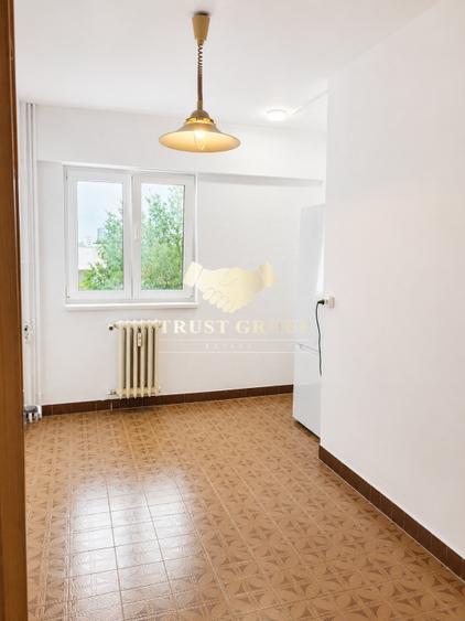 Apartament cu 4 camere decomandat în Polonă