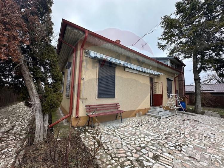 Casă individuală cu 6 camere cu Teren 2200 Mp în Periș