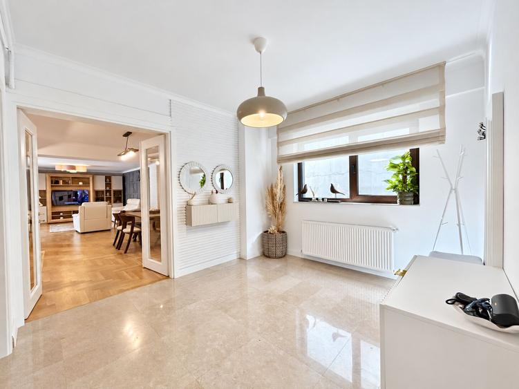 Apartament cu 3 camere în Băneasa