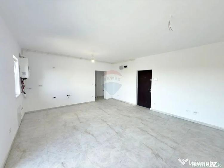 Apartament cu 3 camere semidecomandat în Grădiște
