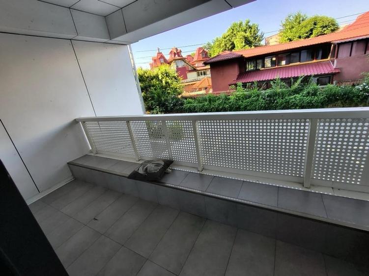 Apartament cu 2 camere semidecomandat, mobilat în Băneasa