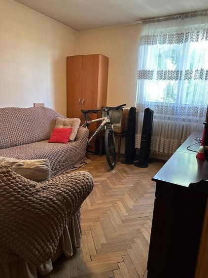 Apartament cu 4 camere decomandat în Titan