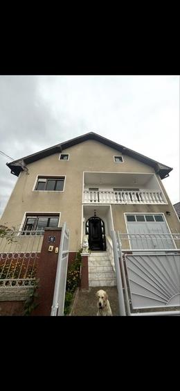 Casă cu 4 camere în Central