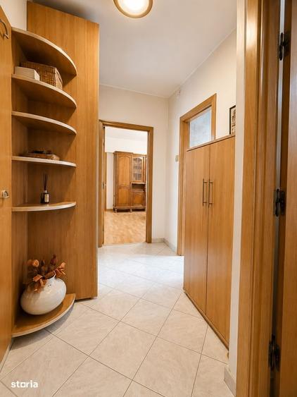 Apartament cu 3 camere decomandat în Tineretului