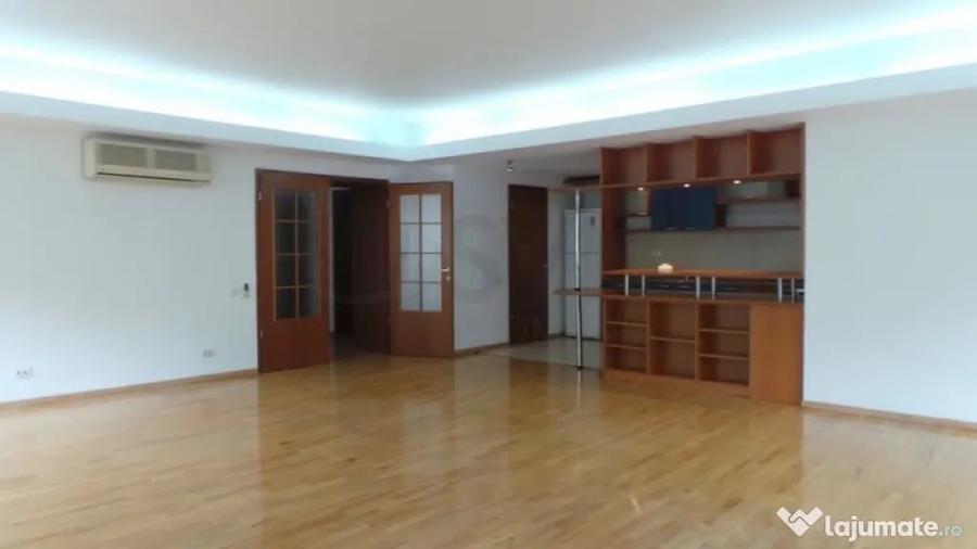 Apartament cu 4 camere decomandat în Aviatorilor