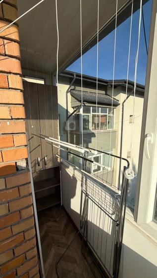 Apartament cu 3 camere semidecomandat în 1 Decembrie