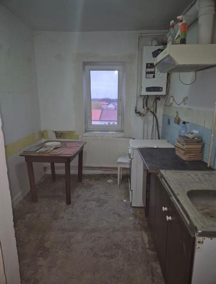 Apartament cu 3 camere semidecomandat în Bogdăneștilor