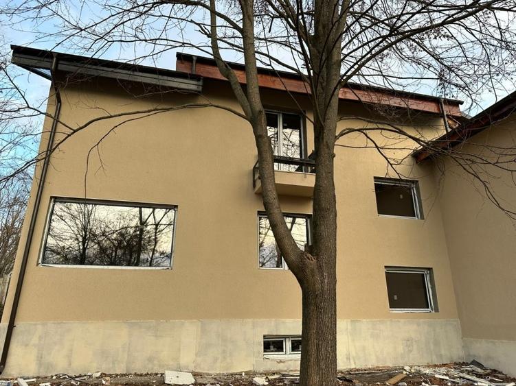 Vila Ghermanesti cu piscina, casa secundara, zona de petreceri si deschidere lac - 9