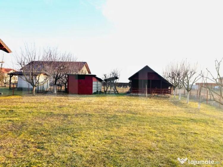 Teren intravilan 6,52 ari cu cabana zona Paule?ti - 2