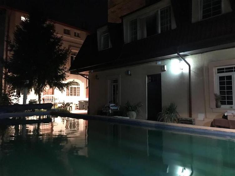 Corp vila, ideal locuinta, cu piscina si curte proprie in centru, Bucuresti - 35